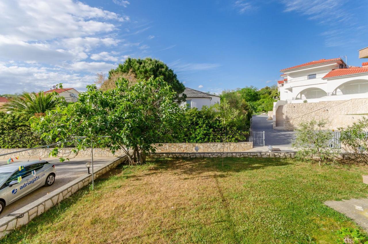 Apartments Alex โลปาร์ ภายนอก รูปภาพ