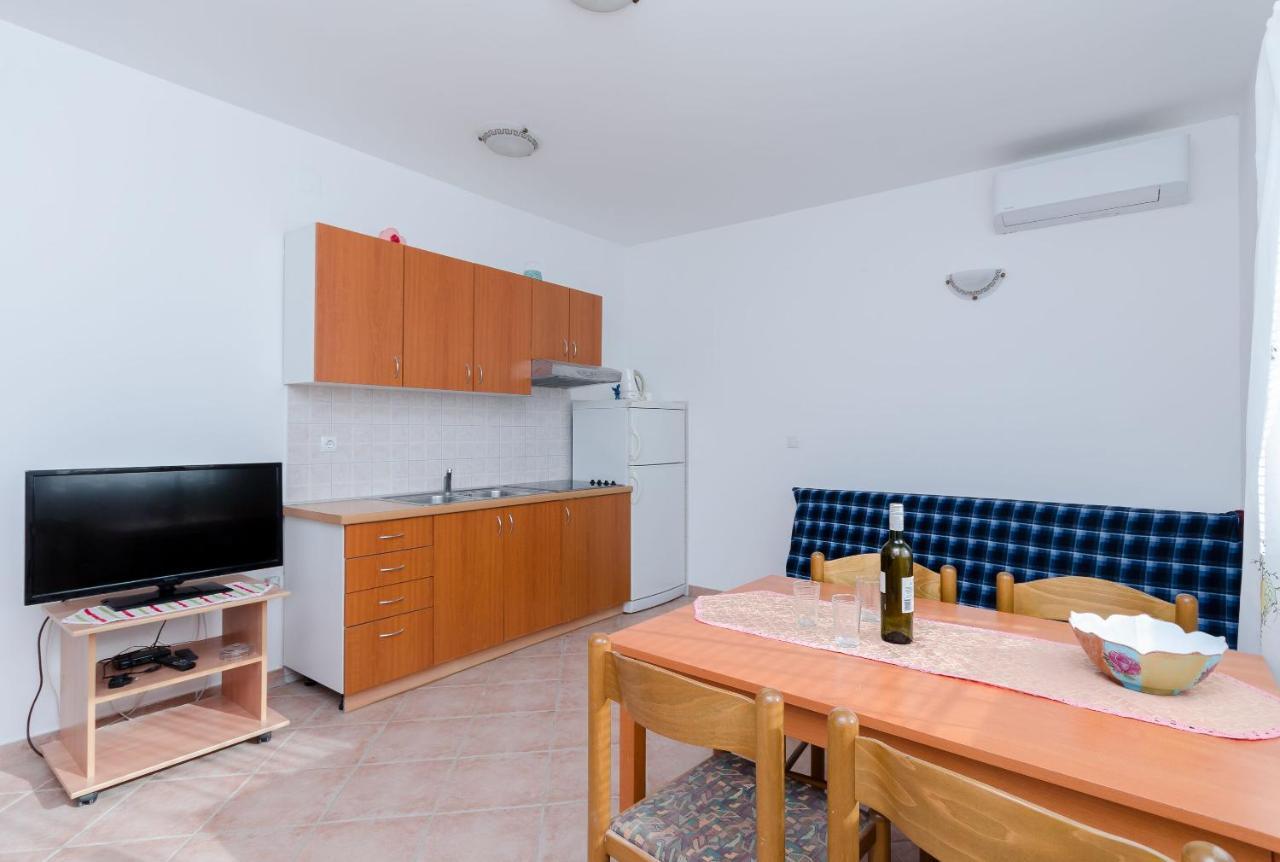 Apartments Alex โลปาร์ ภายนอก รูปภาพ